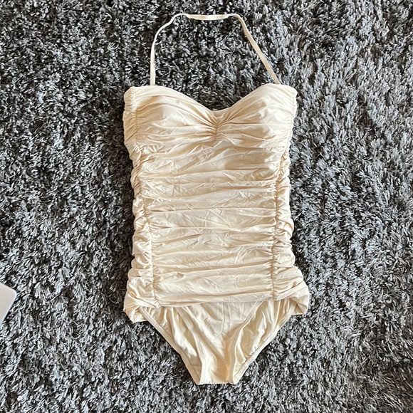 Wonderful Hollywood style Swimsuit - Picture 3 of 5